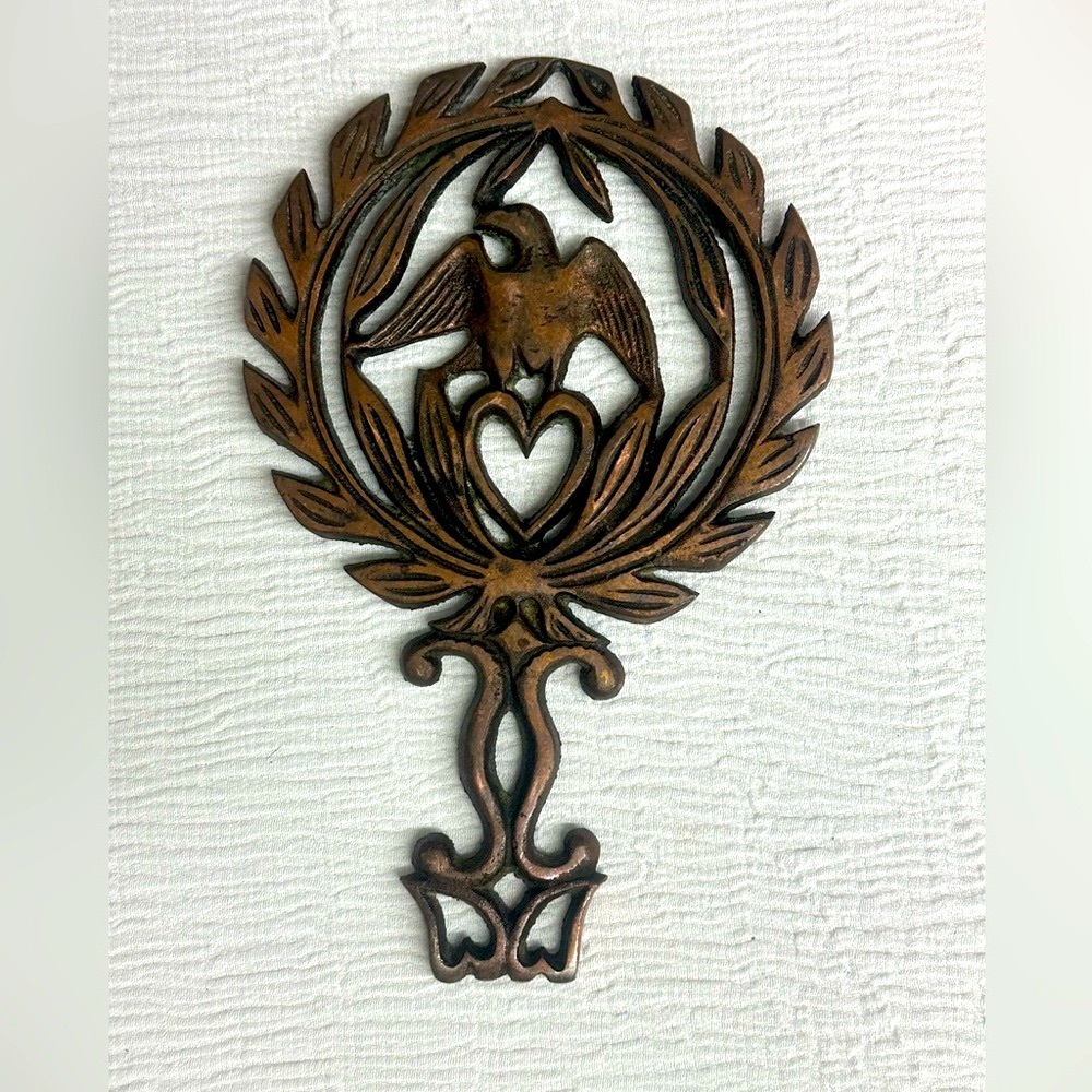 Vintage Bronze Trivet with Eagle Crest Heart Design - Picture 4 of 4